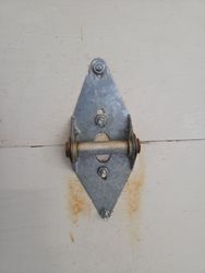 Old rusty number one section hinge