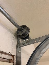 New end plate. If I had a rag, it'll wiped up the technician's dirty dirt on the wall.