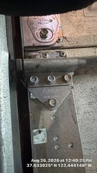 Disattached hinge repaired
