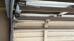 Loose hinges.