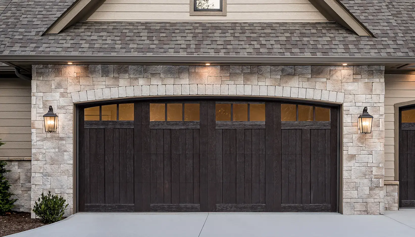 Clopay Canyon Ridge Design 11 with ARCH13A windows in Espresso Finish