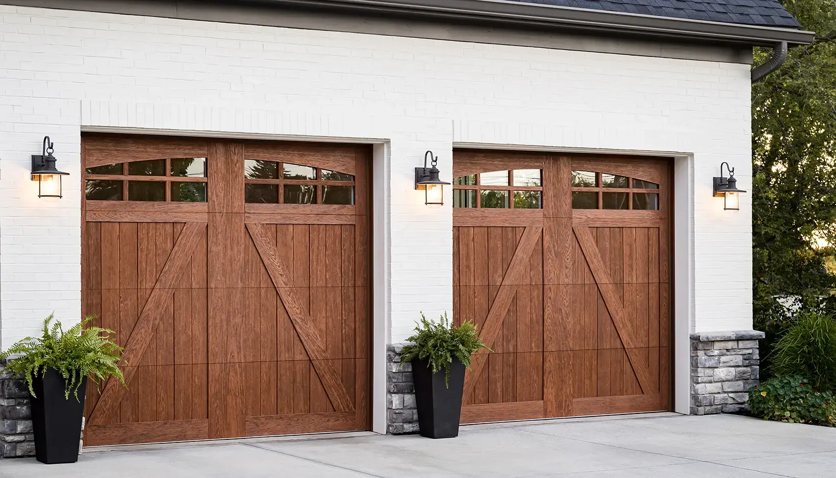 Clopay Canyon Ridge Design 22 with ARCH3 windows in Medium Finish